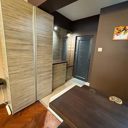 Arto's Apartment Warna