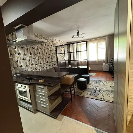 Arto's Apartment Warna